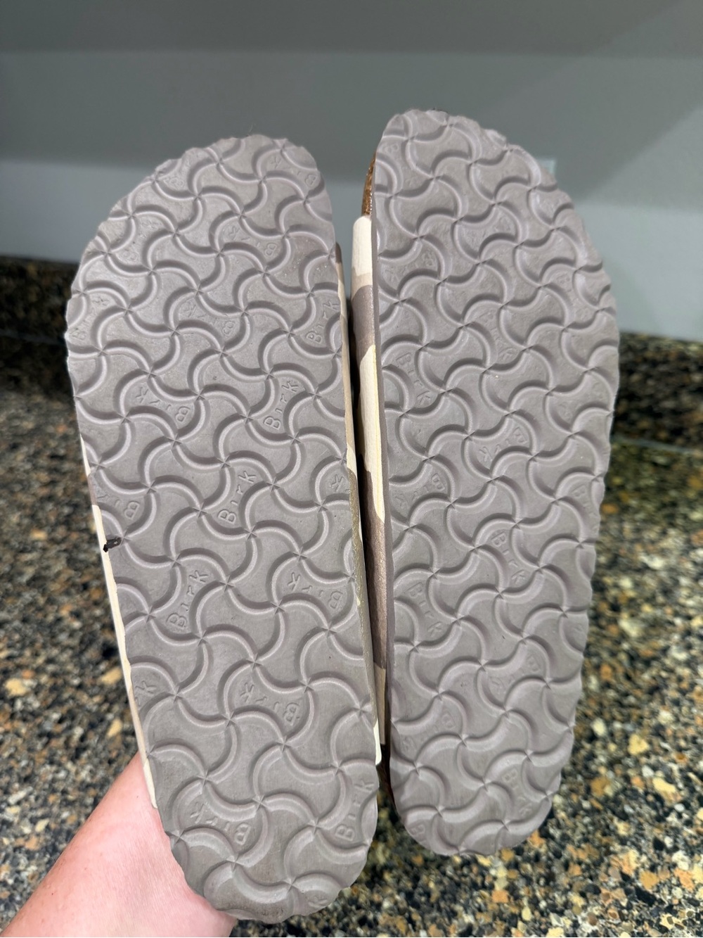 Birkenstock ladies 41 Arizona Two-Strap Sandals in Beige Camo - Picture 9 of 10